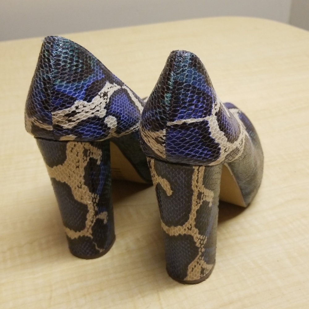 Ladies Multiple Color Shoes - Picture 4 of 4